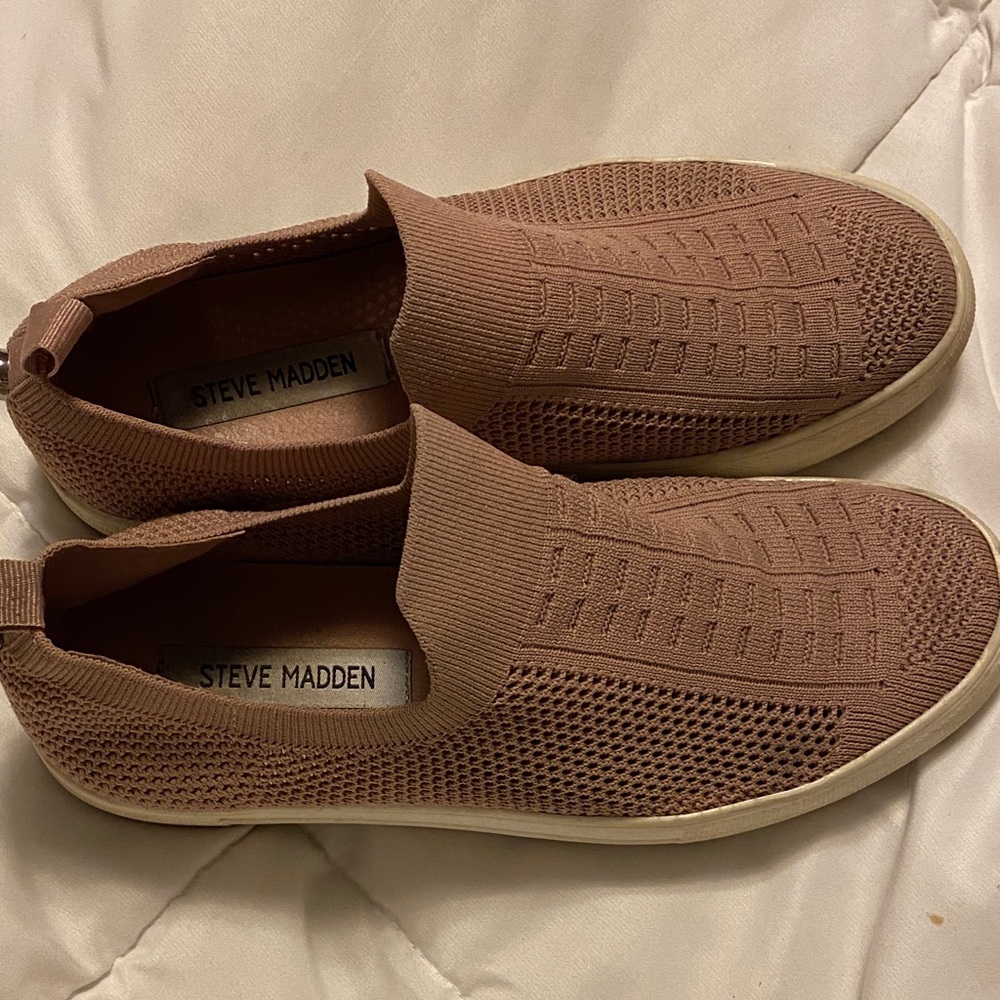 Steve Madden Blush Knit Slip-On Shoes size 7.5